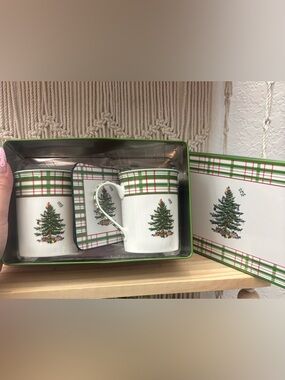 Collectible 2025 Spode Christmas Tree Annual 5-Piece Mug & Tin Set.